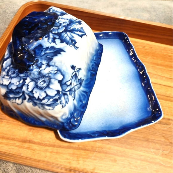 Vintage/Retro/Victorian inspired glass blue and white floral large butter dish - Picture 11 of 13